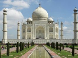 Threatened to place bomb in Taj Mahal