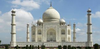 Threatened to place bomb in Taj Mahal