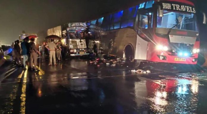 18 people died in barabanki road accident