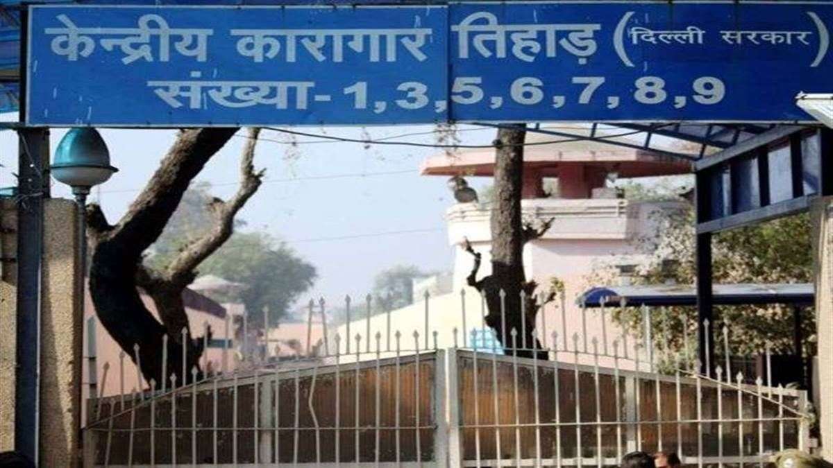 delhi tihar jail 26 year old javed commits suicide